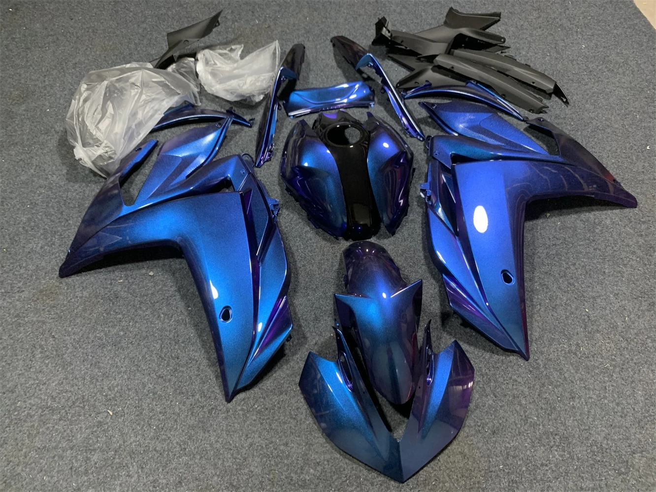 Motorcycle Fairing Applicable to Yamaha R25 R3 15-18 years R3 2015 2016 2017 2018 Fairing Dazzling purple and blue