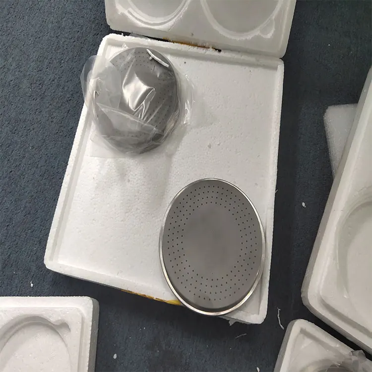 Stainless steel melt spinneret for yarn spinning