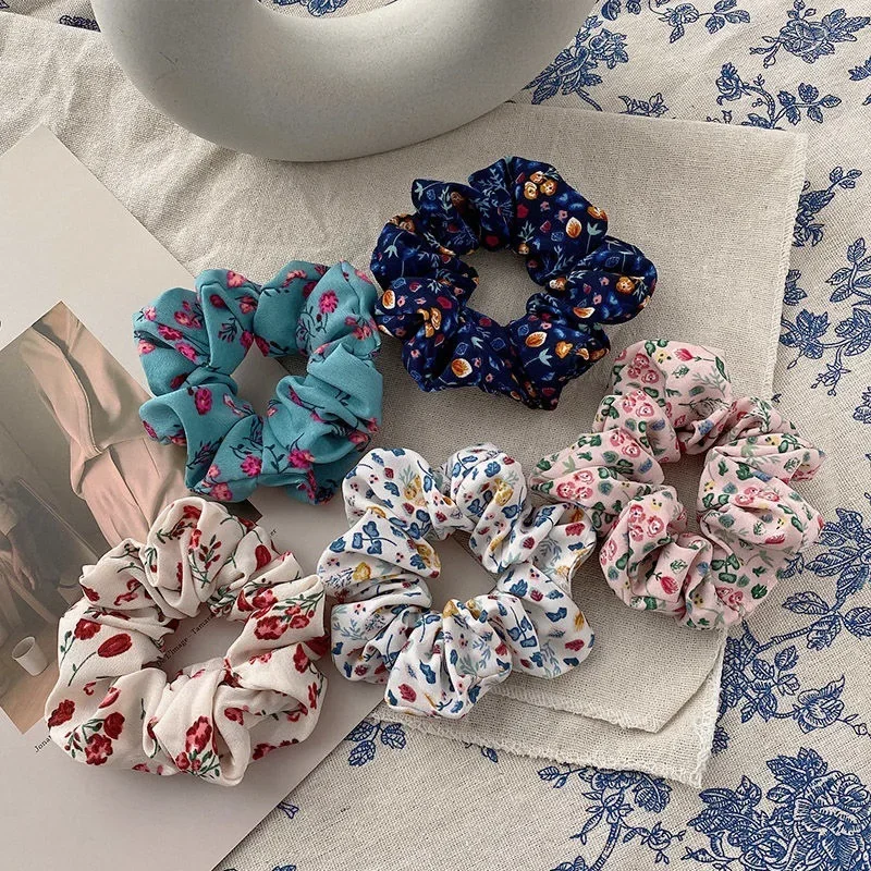 2023 New Arrivals Retro Floral Hair Loop Hair Ring Versatile and Elegant Fabric Head Rope Scrunchies Hair Accessories for Women