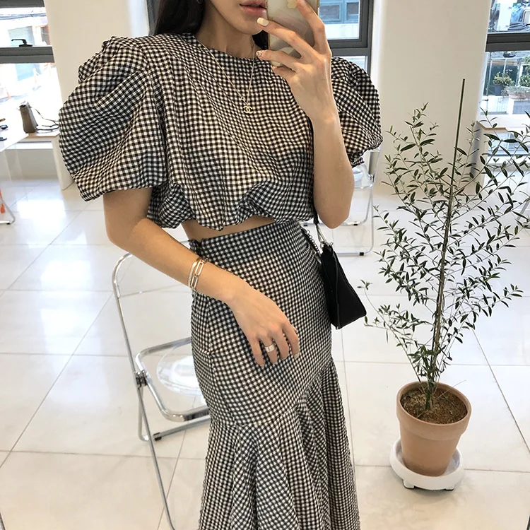 

Fashionable Bubble Sleeve Plaid Top Waist Cinched Slimming Crop Top Halter Neck Half Body Skirt Set Cotton Blend Summer Outfit