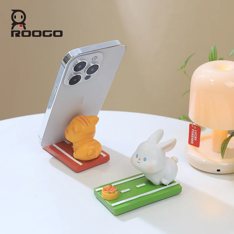 Roogo Cartoon Ornament Cat Rabbit Funny Resin Figurines Desktop Phone Holder Mini Rack for Home Office Gifts