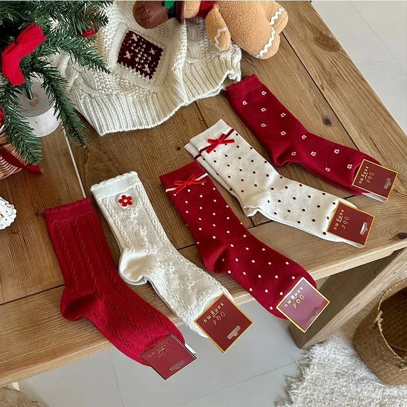

5 pairs women Fashionable versatile cotton socks Elegant minimalist warm socks New red comfortable mid-calf pile-up socks