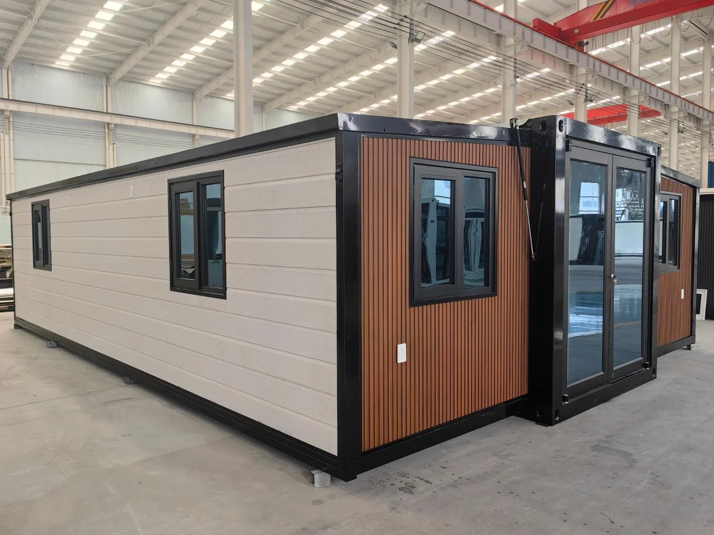 Expanded 40ft Prefab Sandwich Panel Steel Container House With Modern Design Home Office & Villa Use