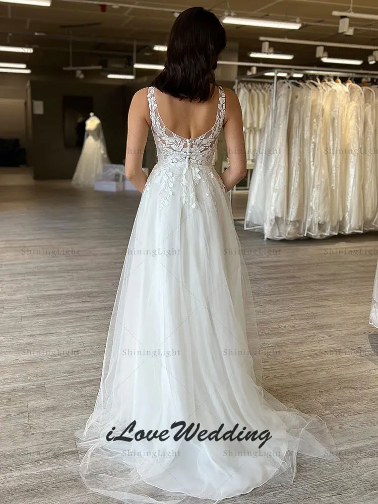 ShiningLight Boho فساتين زفاف على شكل حرف a للعرائس مزينة بالدانتيل البلد الأبيض فساتين الزفاف على شكل حرف V بدون أكمام حسب الطلب