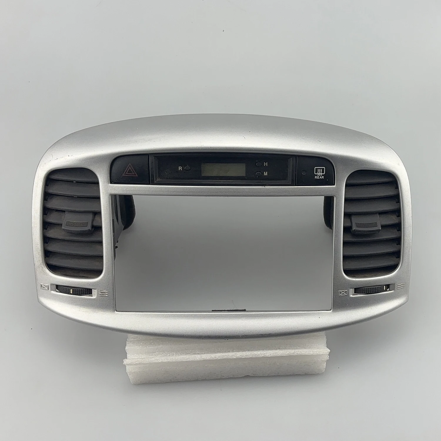 7 Inch Radio Frame for Original Vehicle Middle Dashboard Air Outlet Grill for Hyundai Accent Hatchback 2006-2011