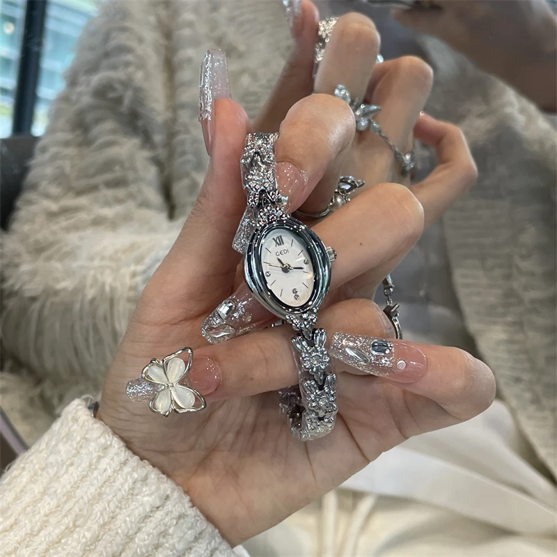 Klein en voortreffelijk smaragdgroen dameshorloge artistiek en elegant een nieuw dameshorloge in 2025-stijl, hoogwaardig luxe polshorloge