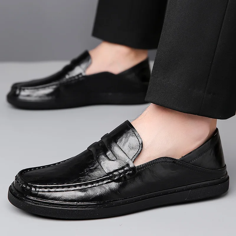 New Soft-soled Business Casual Leather Shoes for Men\'s Spring Autumn New Designer Bean Shoes Male Fashion Luxury Loafers Man