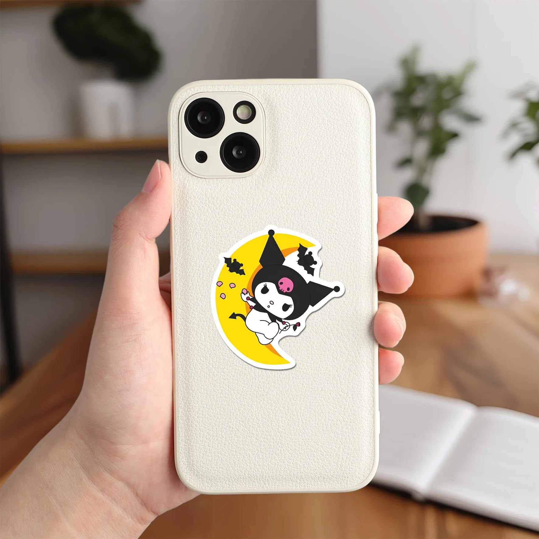 สติกเกอร์คุโรมิสุดน่ารัก 50 ชิ้น สติกเกอร์พีวีซีลายกราฟฟิตี้ ของตกแต่ง ของเล่น DIY สำหรับติดตู้เย็น โทรศัพท์ กระเป๋าเดินทาง รถยนต์ สติกเกอร์น่ารักสำหรับเด็ก ของขวัญ