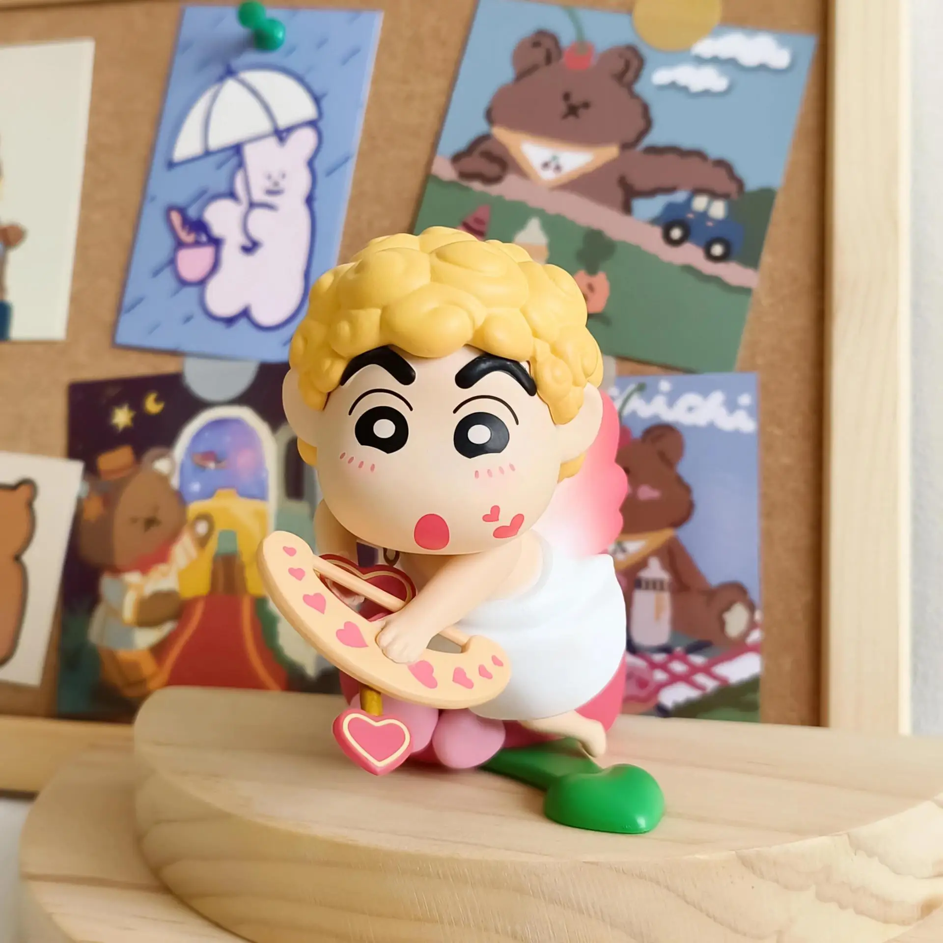 Anime Cupido Crayon Shin-chan kawaii postura in piedi Action Figure Modello in PVC Giocattoli ornamento per auto Decorazioni da scrivania Regalo da collezione in scatola