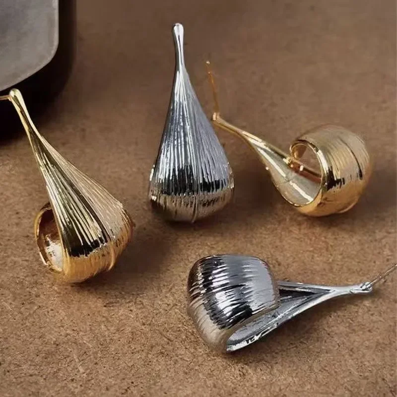 European and American style fashion medieval stud earrings women's niche brushed curled leaf three-dimensional shape design