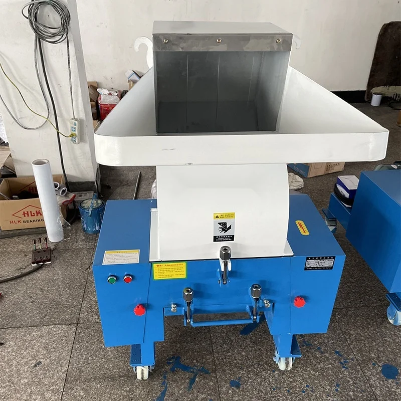 Frantoio per granuli chimico in polvere per alimentatore di materiali Potente frantoio per particelle uniformi Frantoio lento senza polvere