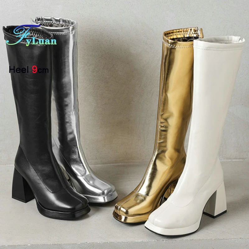 

2025 Осенне-зимние женские рыцарские сапоги золотого и серебряного цвета, сапоги до колена с квадратным носком, эластичные сапоги до бедра на массивном каблуке 9 см с молнией сзади
