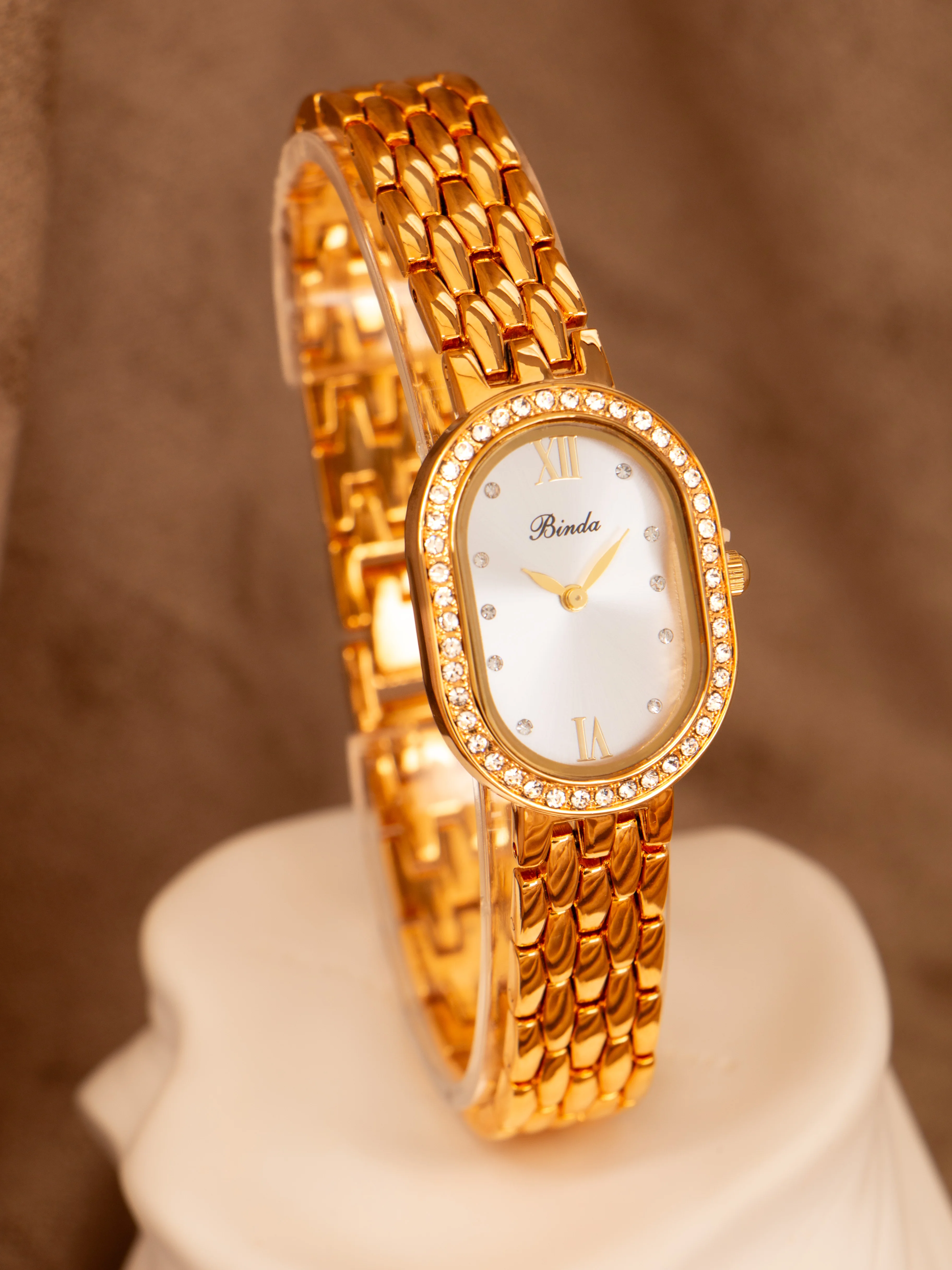 ساعة بيندا كوارتز نسائية بمينا بيضاوي عتيق وحجر الراين مع صندوق هدايا