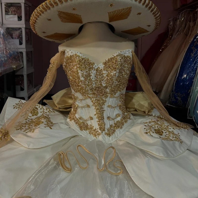 화이트 프린세스 오프 숄더 스위트 16 드레스 Quinceanera 드레스 아플리케 비즈 보우 계층화 된 Tull 코르셋 파티 생일 Vestidos