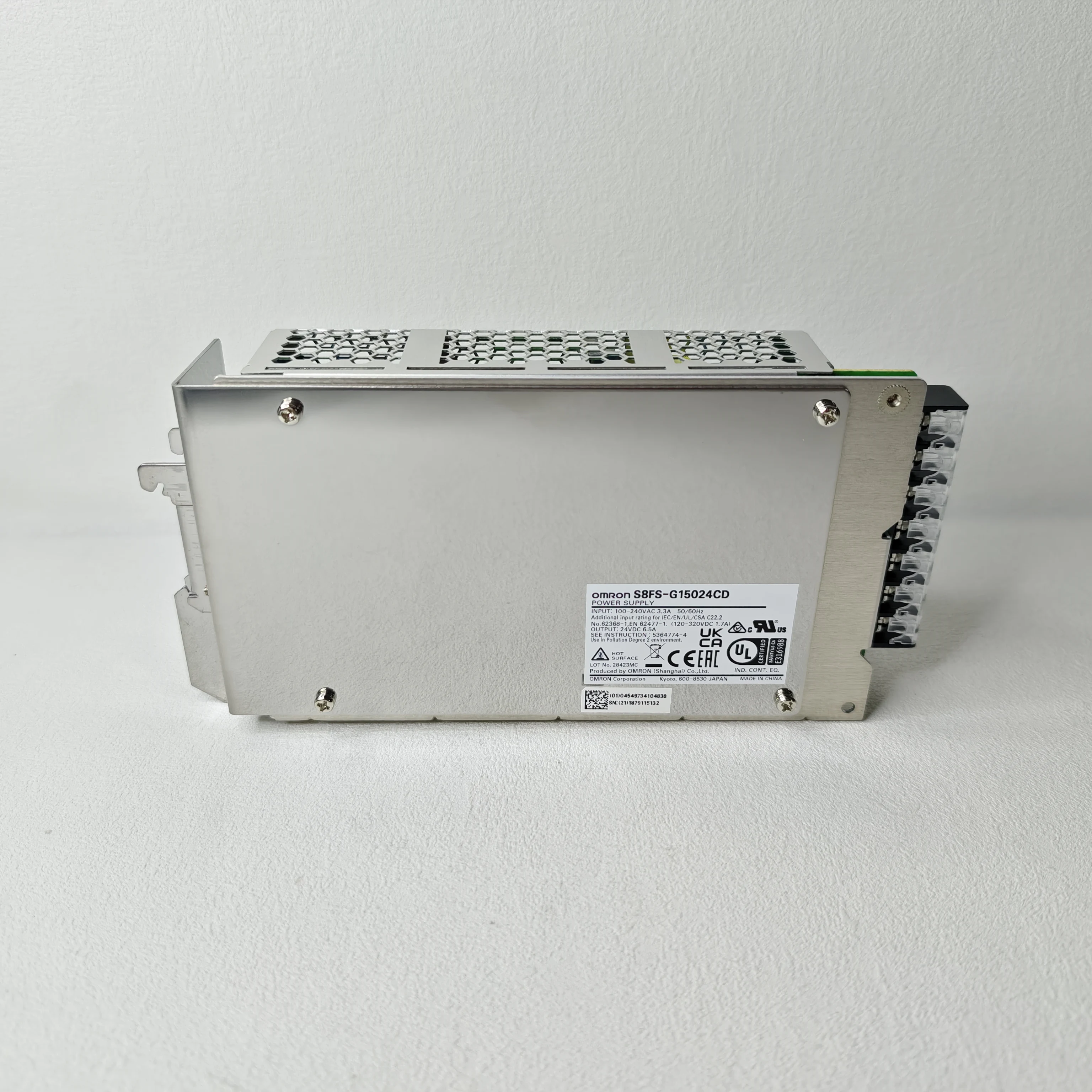 S8FS-G15024CD Fuente de alimentación conmutada para carril DIN