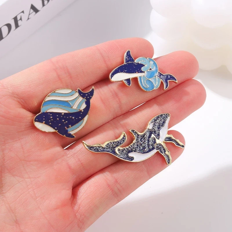 Broche en émail série baleine de mer, Badges d'animaux bleus de dessin animé, broche en métal pour femmes, accessoires de bijoux, sac à vêtements, épingles à revers, cadeau