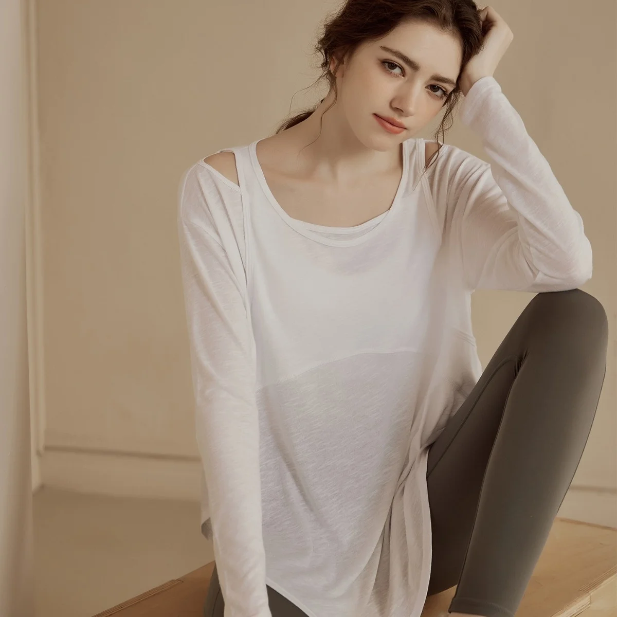ملابس اليوغا النسائية بلوزة فضفاضة بأكمام طويلة بقصة ضيقة للياقة البدنية والرياضة لباس خارجي لتشغيل الخريف