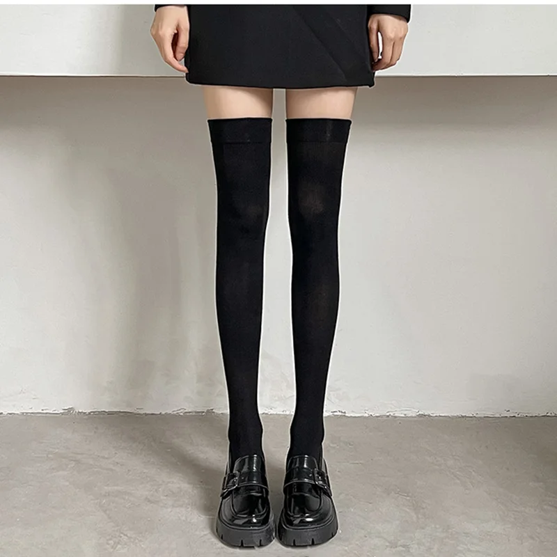 1 pair of solid color over-the-knee stockings, JK black sheer stockings, thin, sexy, slimming, and versatile long socks.