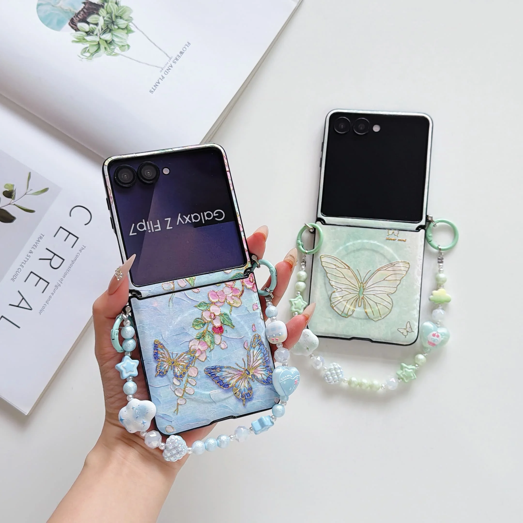 Für Samsung Galaxy Z Flip 8 7 6 5 4 3 Magnetische Schmetterlingsmuster Stoßfeste Hülle Mit Blumenanhänger-Riemen Scharnierschutz-Cover