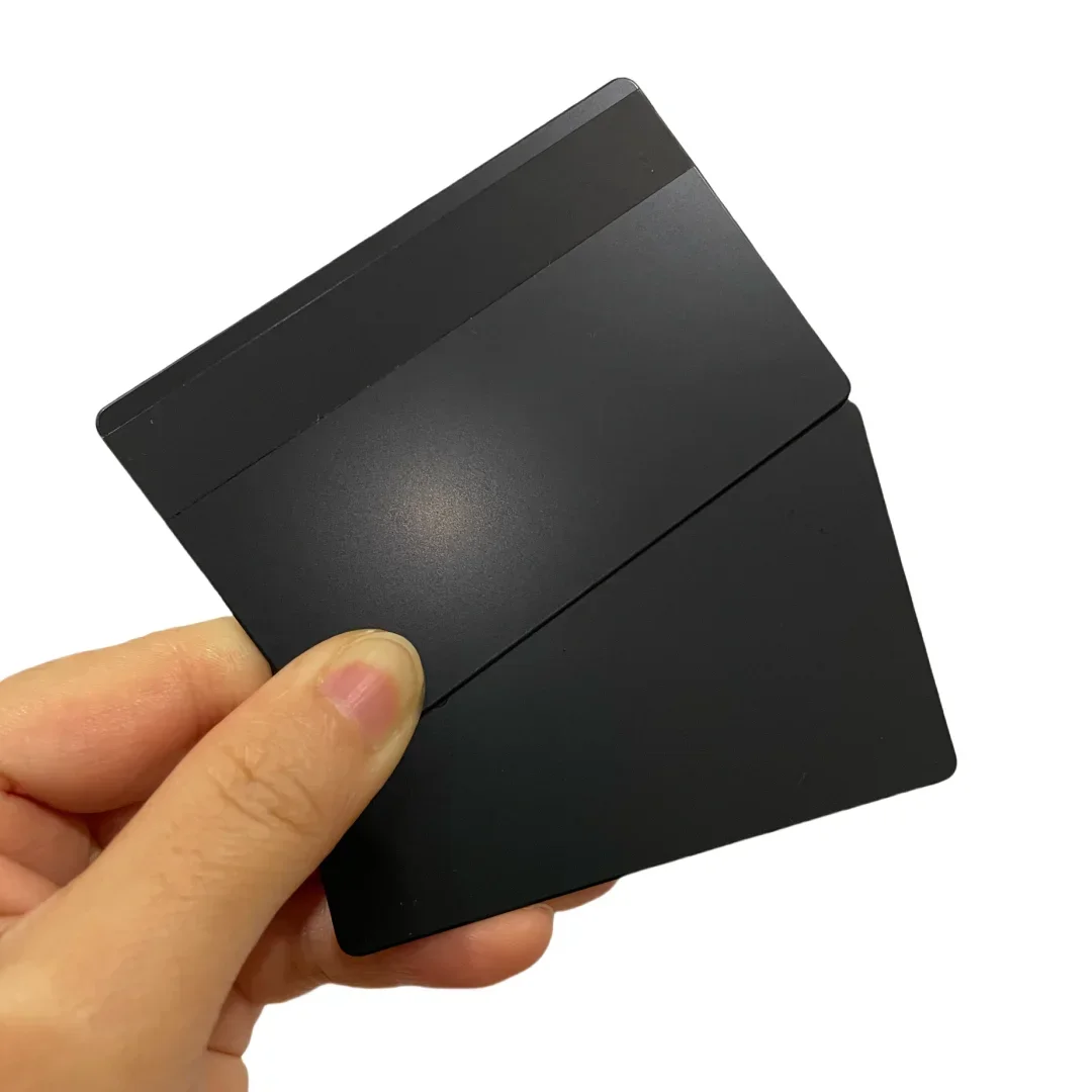 

Простая пустая металлическая карта из нержавеющей стали 0,8 мм, черная магнитная карта