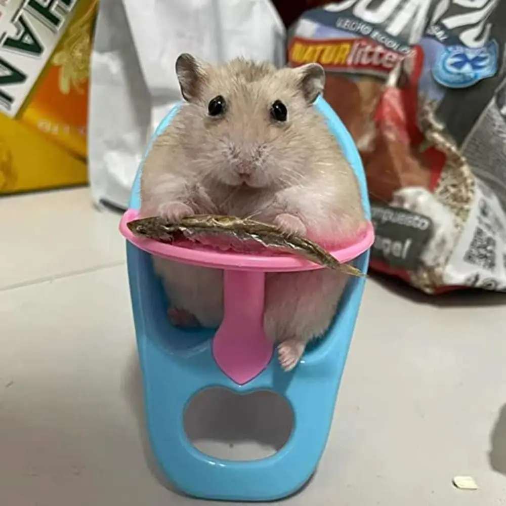 

Pet Accessories Plastic Hamsters Chair Fashion Cute Pet Mini Feeding Chair Miniature Small Pet Dining Chair Photo Props