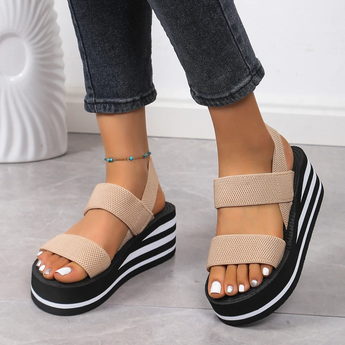Minimalistische Keilsandalen für Damen, offene Zehenpartie, dicke Sohle, Plateau-Freizeitsandalen, Knöchelriemen, Slingback-Sandalen, einfarbig – Detail 7
