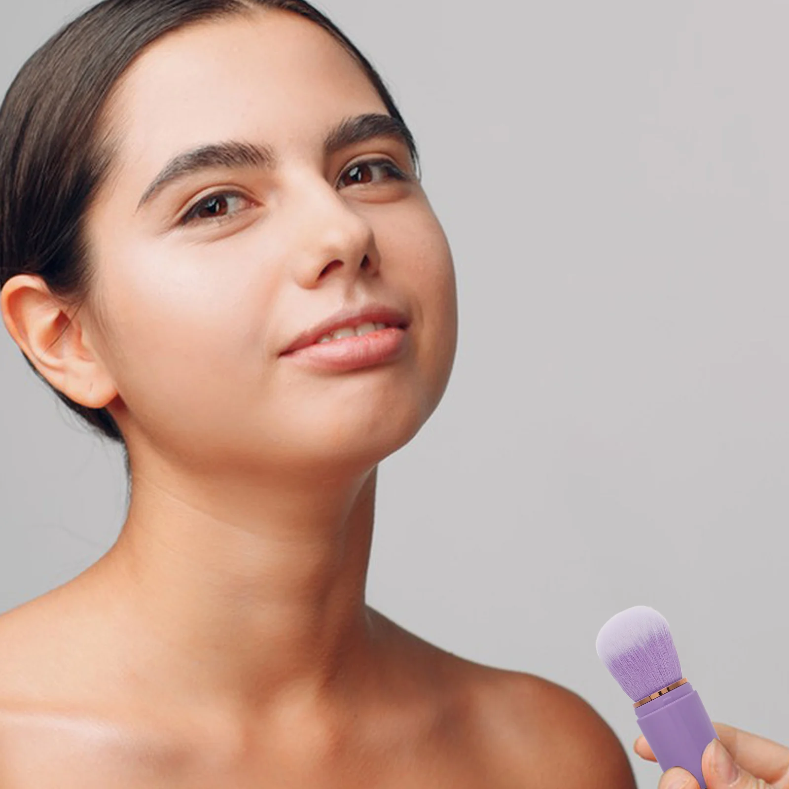 Pincel de maquiagem retrátil portátil mini pincel perfeito para blush bochechas pó fundação tamanho de viagem pele macia amigável