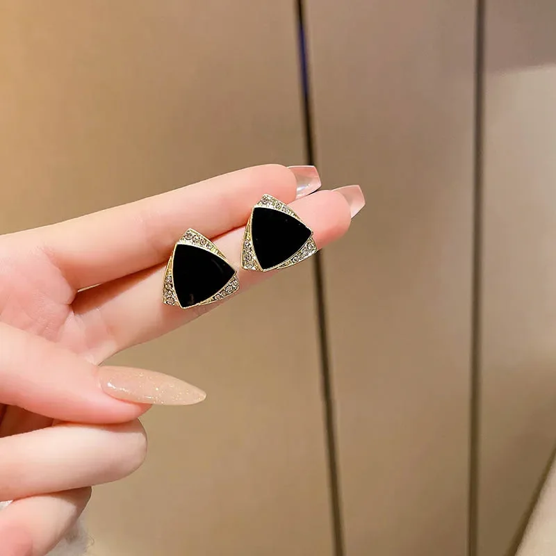 Black Triangle Stud Earrings Crystal Small Geometric Statement Girls Mini Earrings Korean New Fashion Ear Jewelry Pendientes