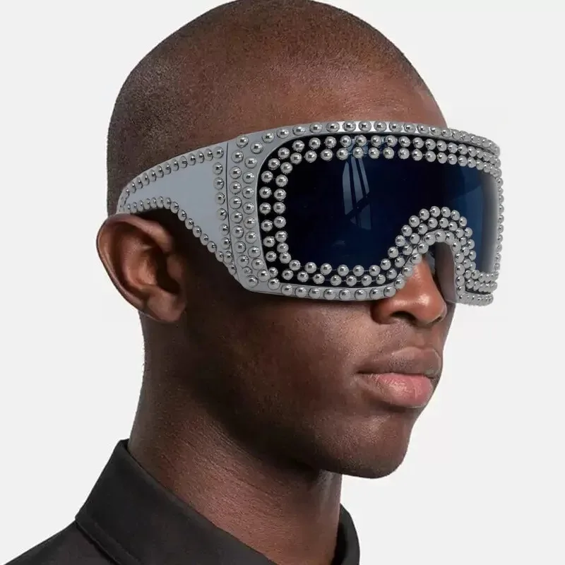 

Oversized Punk One-piece Goggle Sunglasses Women Luxury Rhinestones Sunglasses Men Exaggerated Silver Bead Female Shades Eyewear