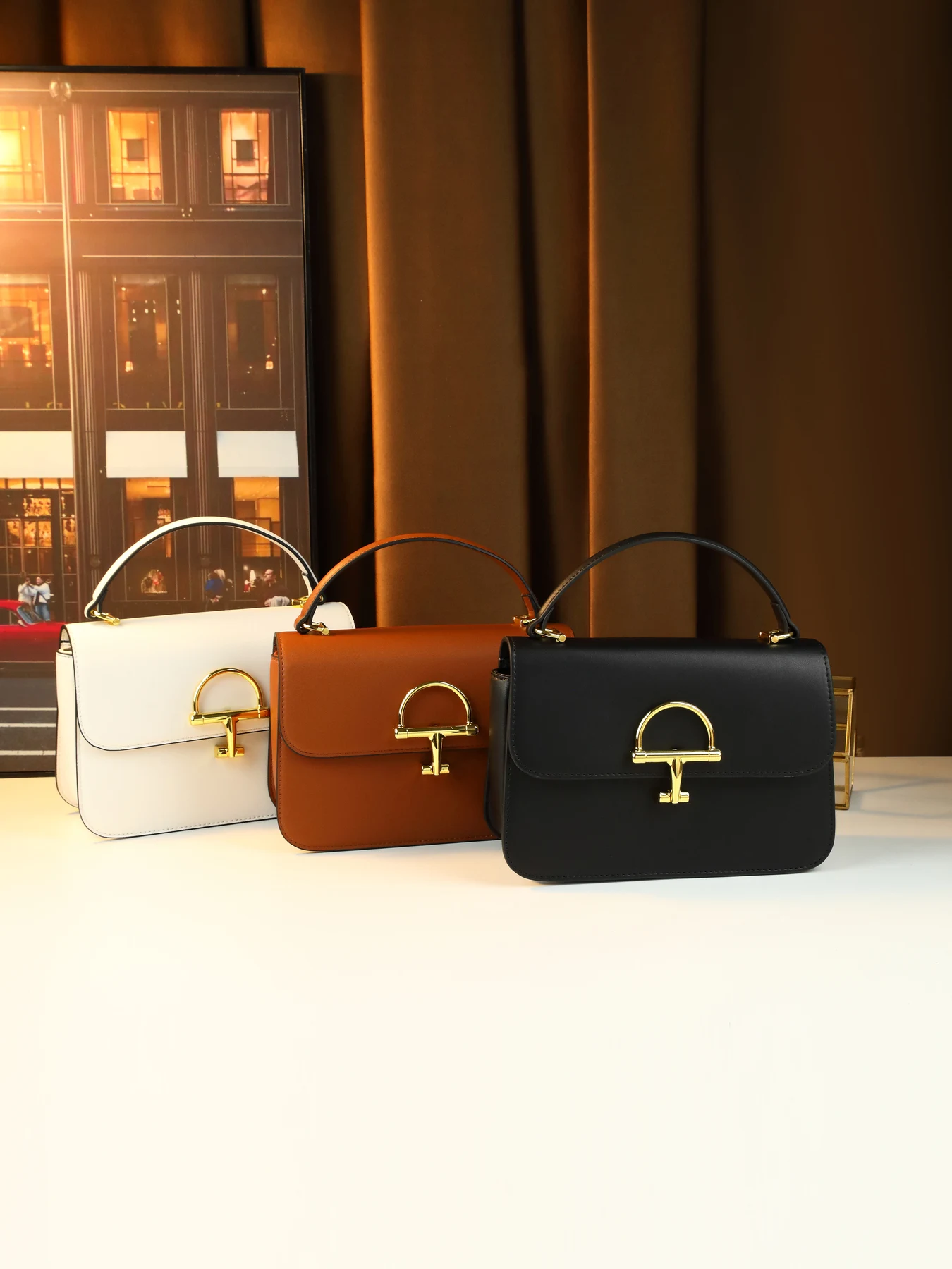 Stylish solid color horseshoe buckle design portable small square bag women's new go out versatile Boston bag