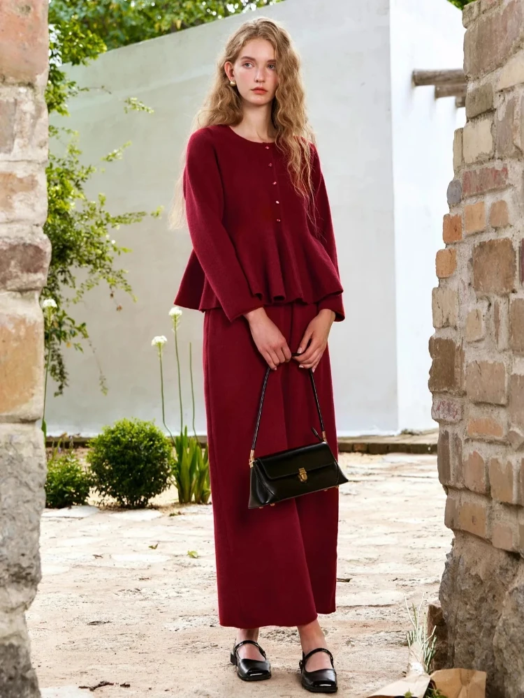 ชุดกระโปรงสีแดงวินเทจ OLrain คอลเลคชั่นฤดูใบไม้ผลิ 2025 กระโปรงยาวทรงตรงผ้าถัก แต่งระบายชายเสื้อ ดีไซน์หรูหรา เสื้อท่อนบนเข้าชุดกับกระโปรง รุ่นใหม่ล่าสุด รหัสสินค้า N56QE88515