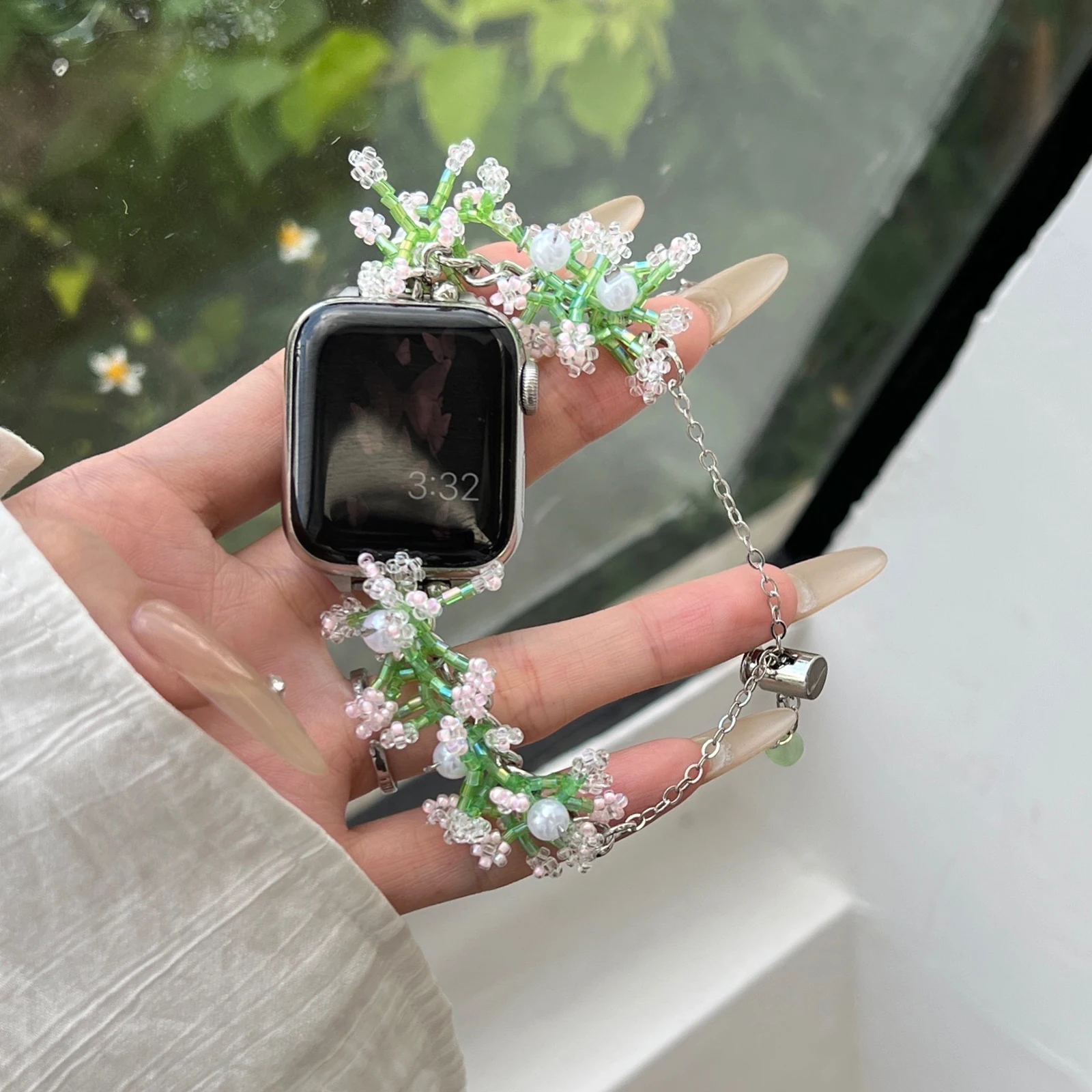 

Resin Strap for Apple Watch Band Girls Sweet Flower Bracelet Chain Iwatch98765se Ultra38 40 41 42 44 45mm Women Adjustable Wrist