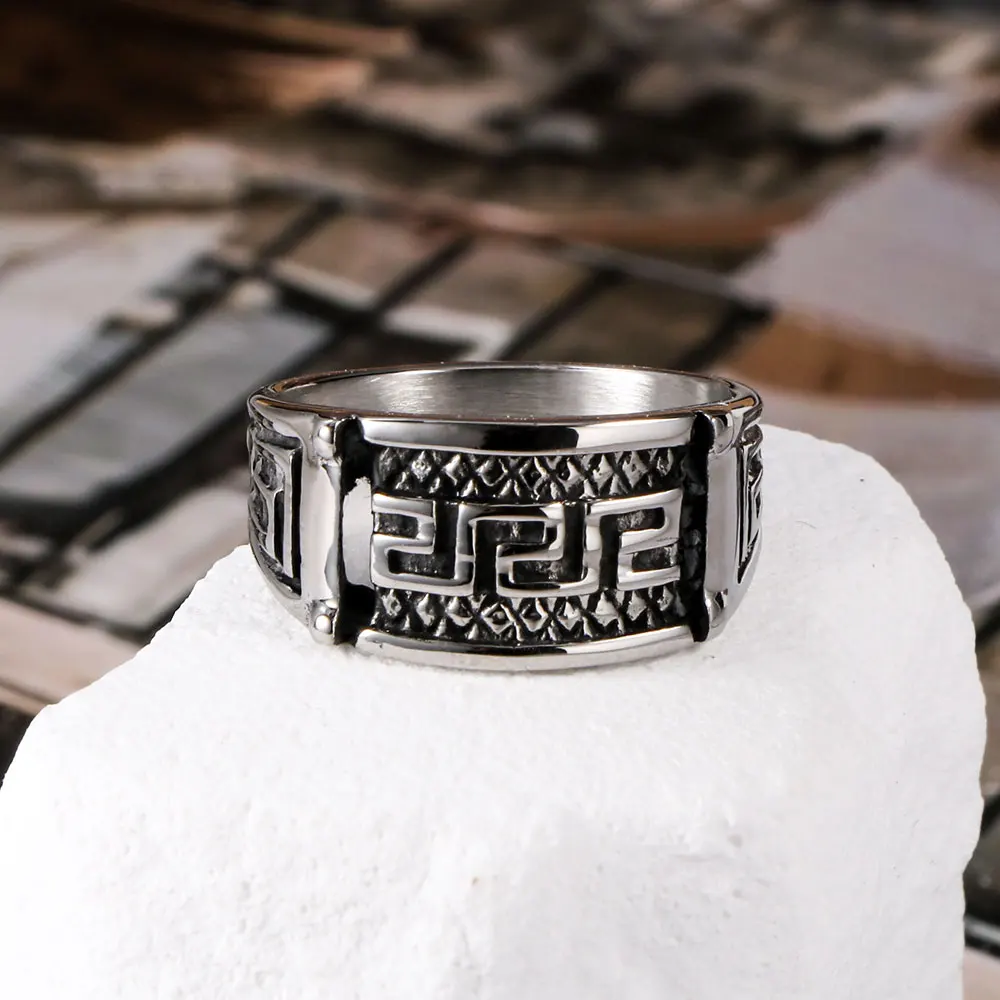 Classic European and American Retro Trendy Men's Stainless Steel Ring, Cool Great Wall Pattern Hand Accessory, Cast Ring Holiday Gift