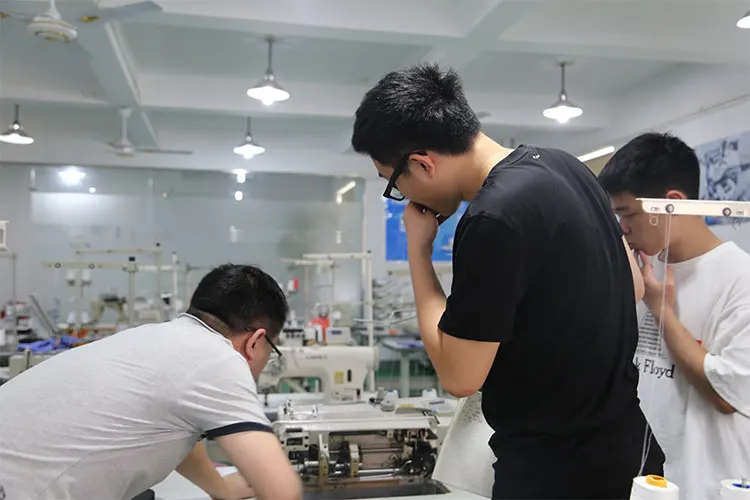 Gc1404pmd 4n Multi Needle Flat-Bed Elastic Stitch Sewing Machine for Attaching Elastic Waistband