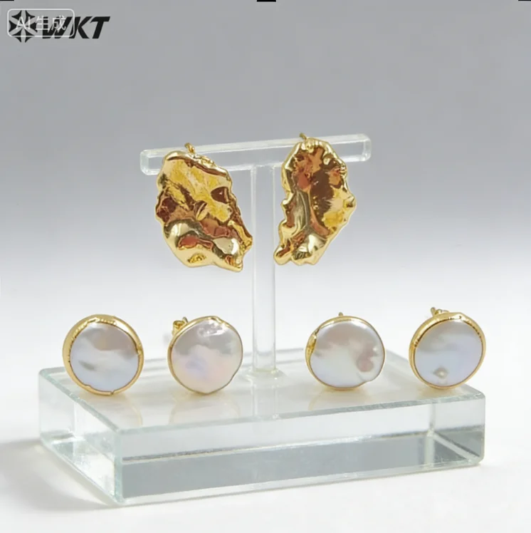 

WT-MPE104 New Retro Natural Freshwater Pearl And Yellow Brass Tiny Earring Jewelry Finding For Women Daily Simple Decorated
