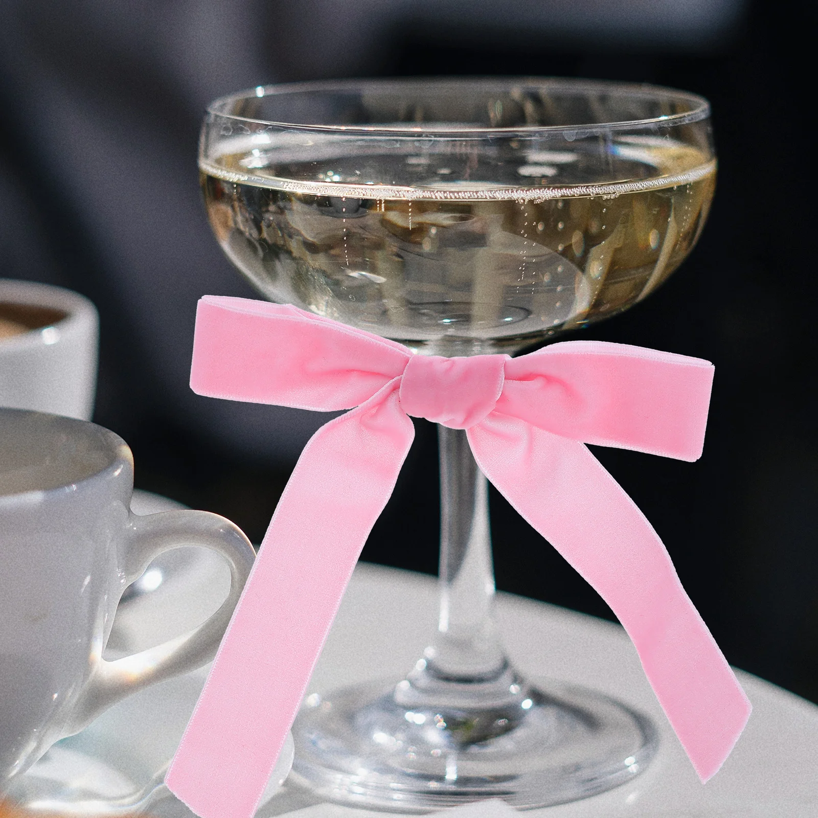 12 قطعة من علامات المشروبات القوسية المزخرفة، علامات مشروبات على شكل فيونكة من القماش الوردي لنظارات الزفاف وشجرة الكريسماس والعطلات والديكور الداخلي