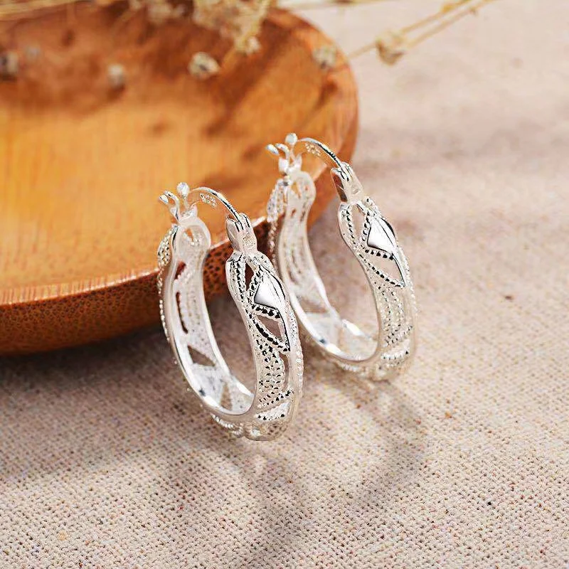 Exquisite Fashion Hoop Earrings for Women Simple Personality Silver Color Metal Carving Hollow Pattern Earrings