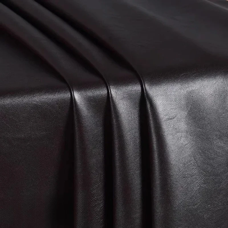 نسيج الجلود الاصطناعية بني داكن مادة البولي يوريثان سترة جلدية ناعمة تصميم الملابس الملابس الخياطة النسيج القماش متر المواد