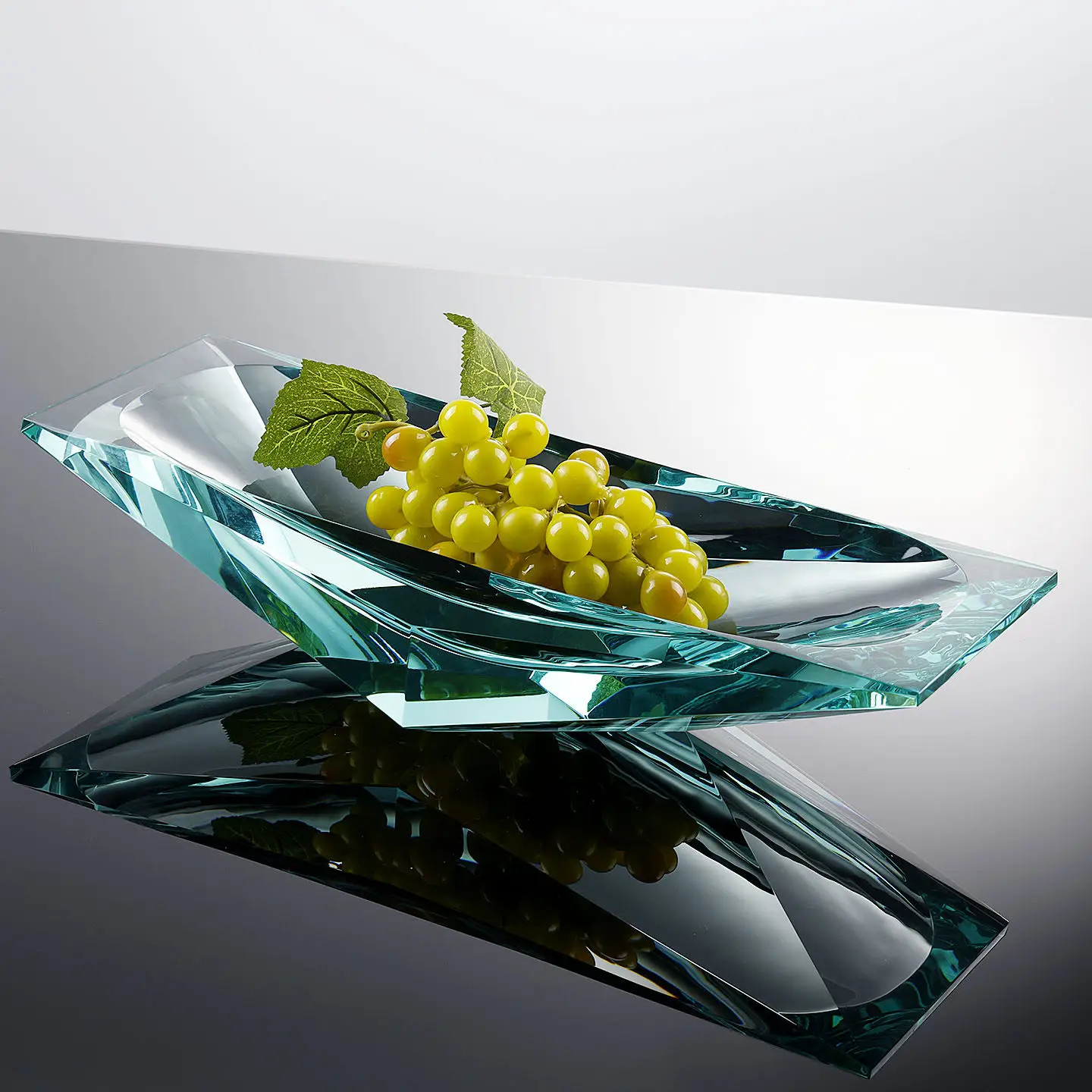 Creative multi-faceted crystal glass long fruit plate, high-end living room large storage plate