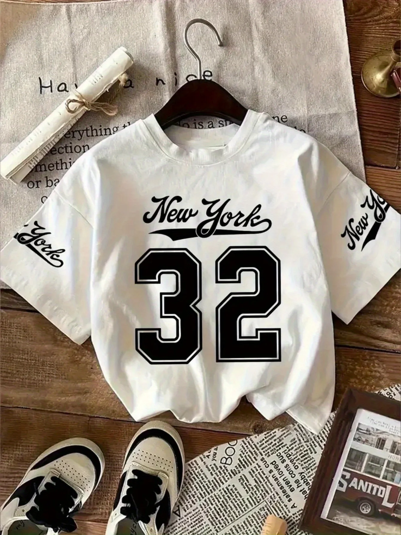 English Digital Pattern Directional Printing Fashion Casual Sports Short Sleeved T-shirt for Women in Spring and Summer
