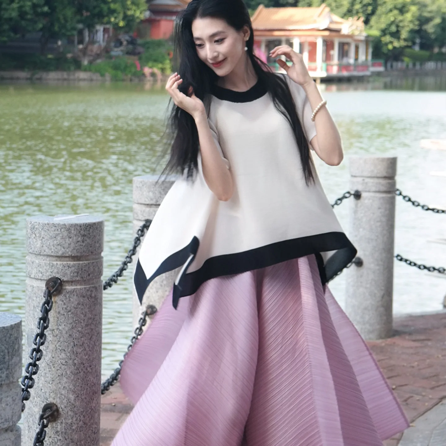 

Miyake Pleated 2025 Summer and Spring Light Mature Style Collision Side Short-sleeved Top Half-body Skirt Fashion Two-piece Suit