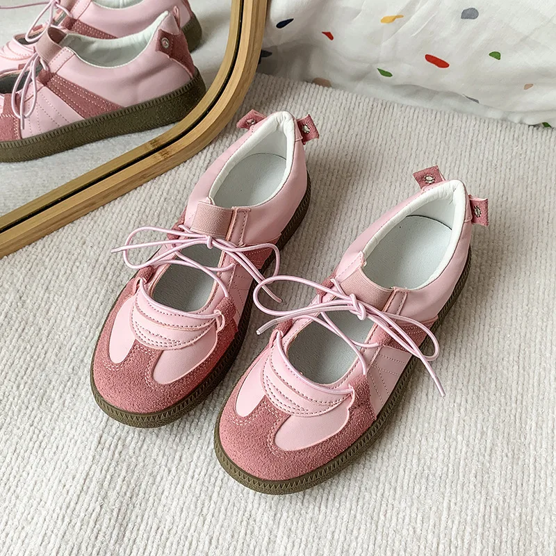 

Женская обувь на плоской подошве. Женские модные кожаные брендовые кроссовки. Дизайнерская женская обувь на плоской подошве. Женская роскошная женская обувь.