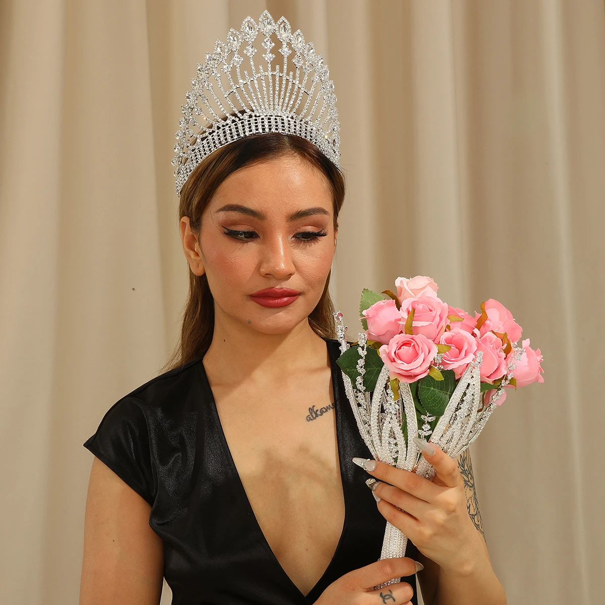 اكسسوارات شعر الزفاف الزفاف الفضة كريستال الشعر تاج سبيكة الماس تاج المرأة الأزياء الراقية غطاء الرأس الغلاف الجوي