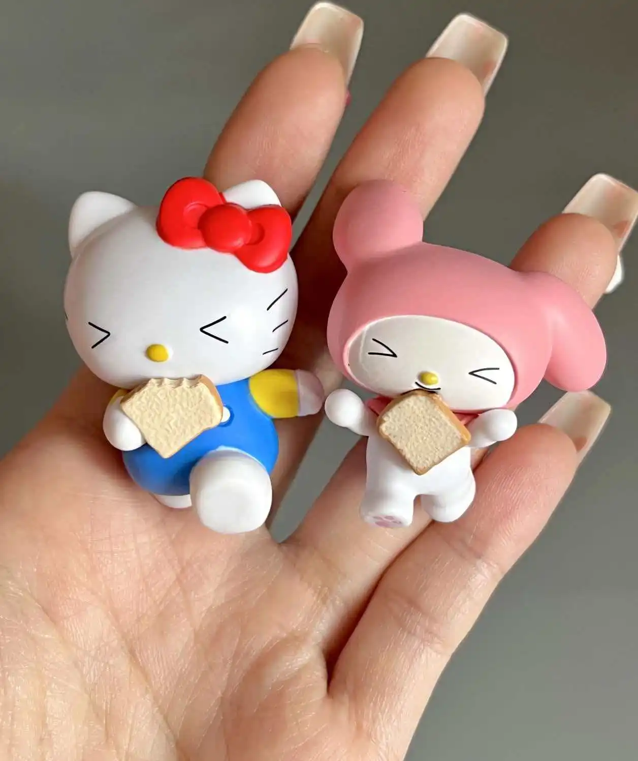 

New Product In Stock Meileti Kt Yugui Dog Is Late Holding Bread Sprinting Running Styling Blind Box Desktop Decoration Surprise