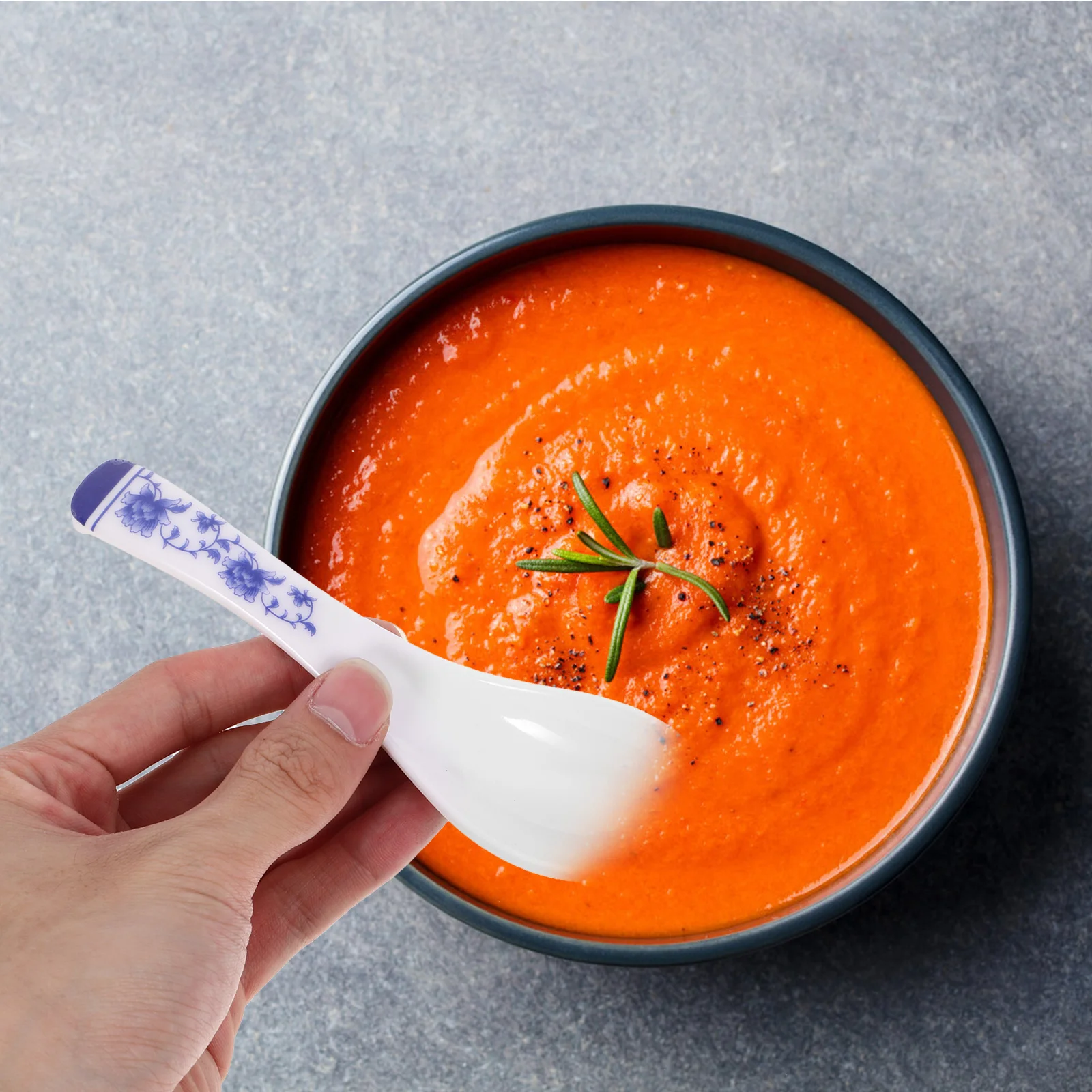 

10Pcs Blue and White Soup Spoons Elegant Food Serving Tableware for Home Restaurant Ramen Ice-Cream Dessert Spoon Creative