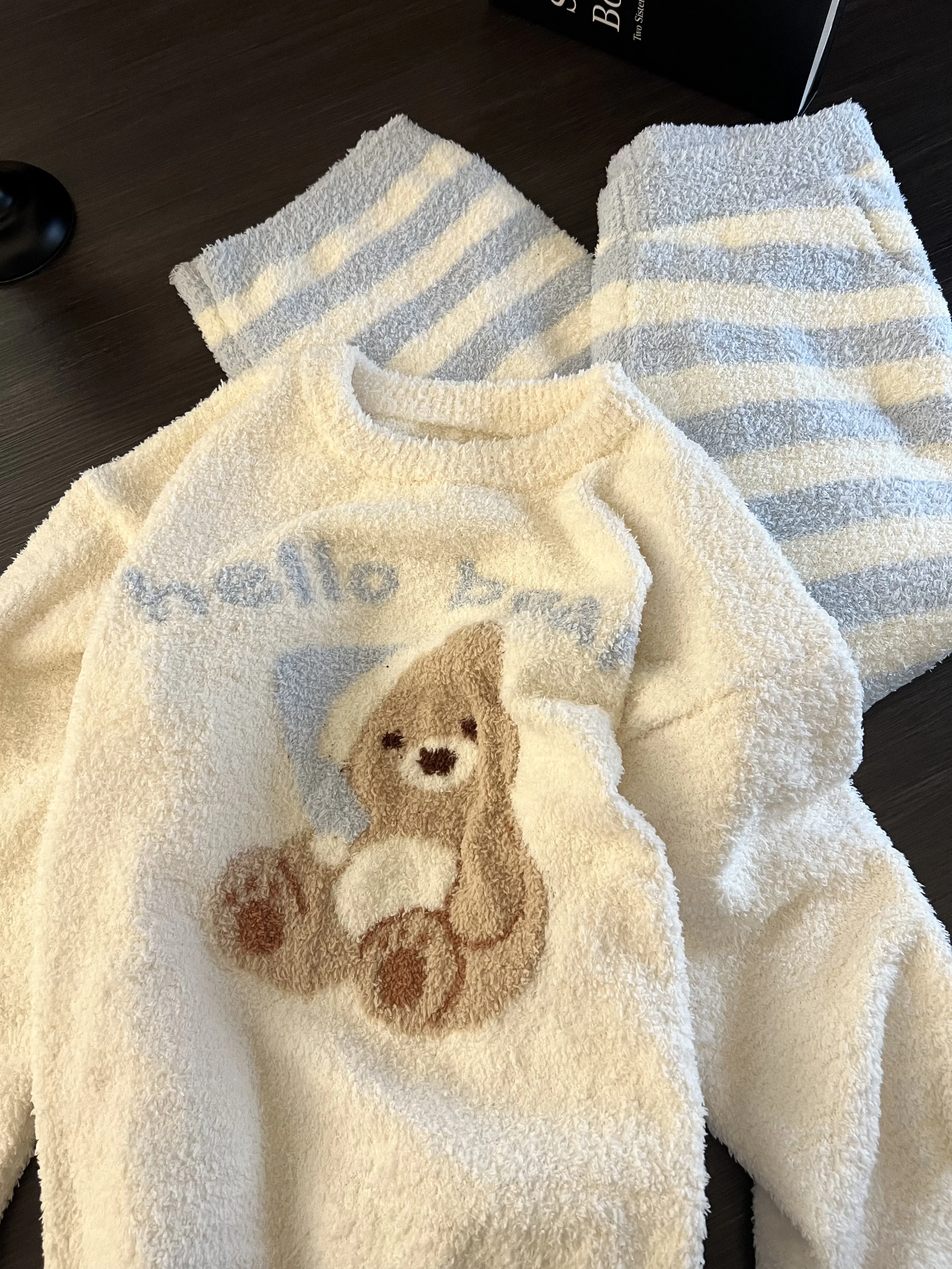 가을과 겨울 신상 플러시 귀여운 만화 곰 라운드 넥 파자마 여성용 두꺼운 따뜻한 스트라이프 홈웨어 세트