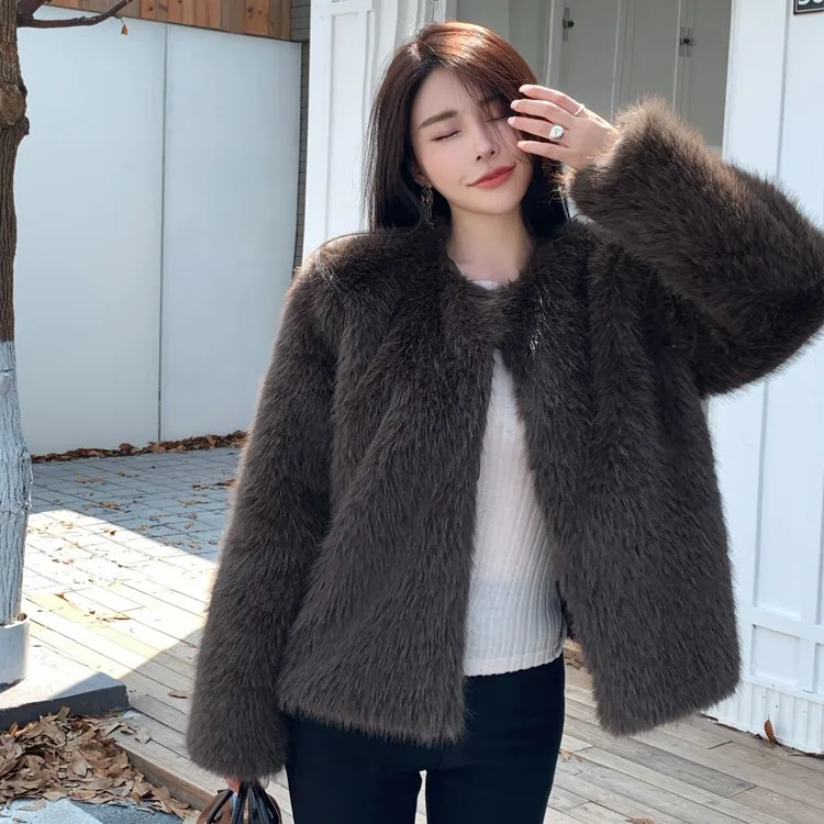 エコフレンドリーなファーコート、若い女性向けの高級トカールファー、スリムフィットのロングスリーブ、ポリエステル製、モダンなスタイル