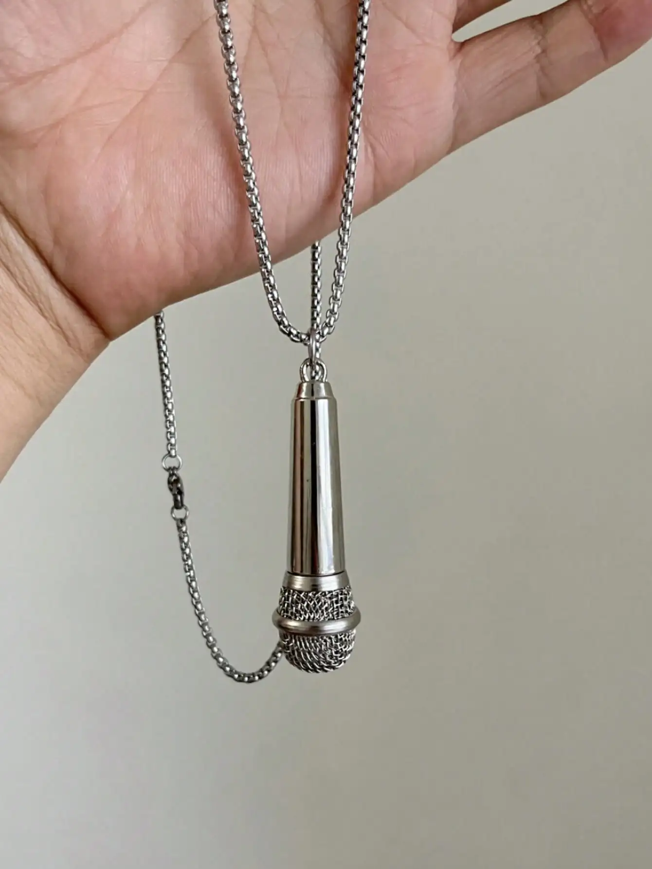 Creative 3D Microphone Pendant Necklace Men's Punk Hip-hop Fashion Jewelry Couple Necklace