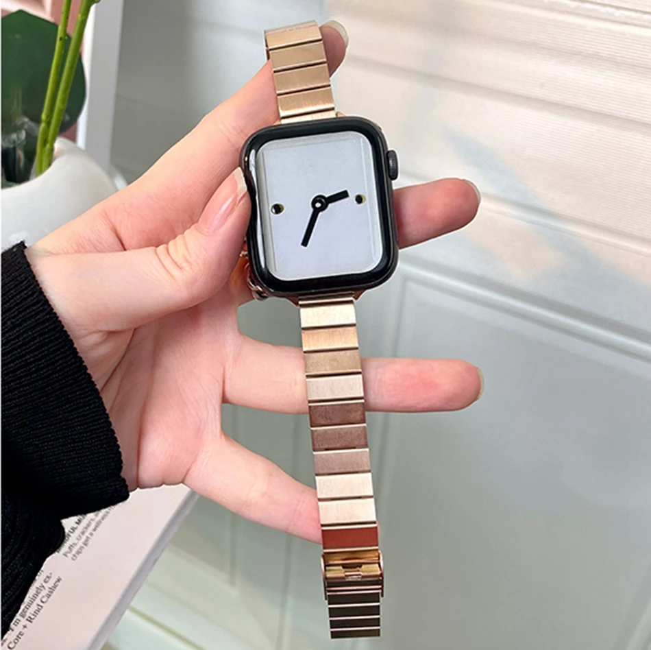 Pulseira de metal plissada INS de luxo para Apple Watch Ultra 49 mm iWatch Series 7 8 6 SE 4 5 38/40/41 mm 42/44/45 mm Pulseira de pulseira de relógio