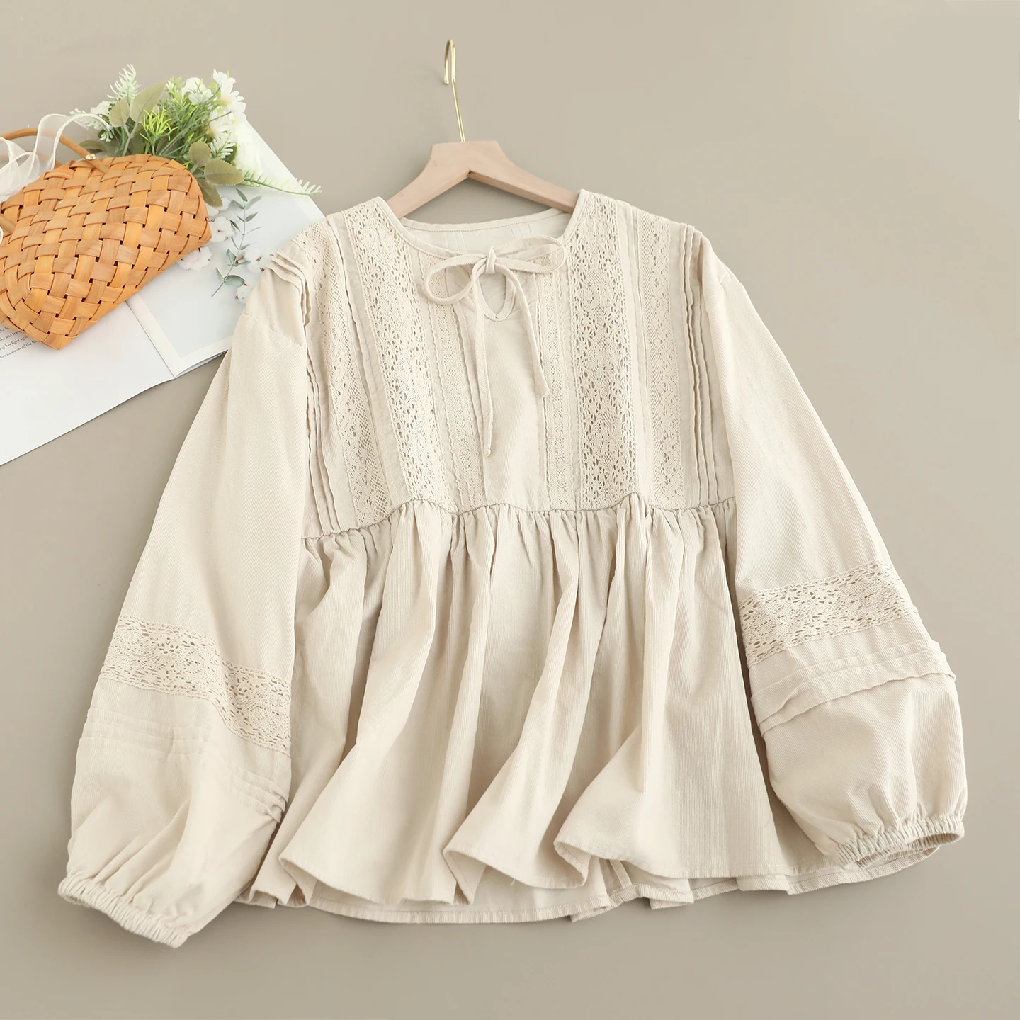 Camicie di velluto a coste patchwork di pizzo tinta unita dolce giapponese Mori Girl Camicetta casual da donna autunno con lacci o-collo manica lunga a sbuffo